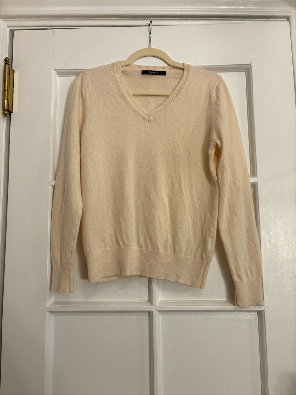 Quince Cream V-Neck Cashmere Sweater